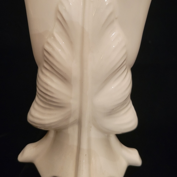 Vintage Camark Calla Lily White Vase Art Pottery 597 - Picture 3 of 7